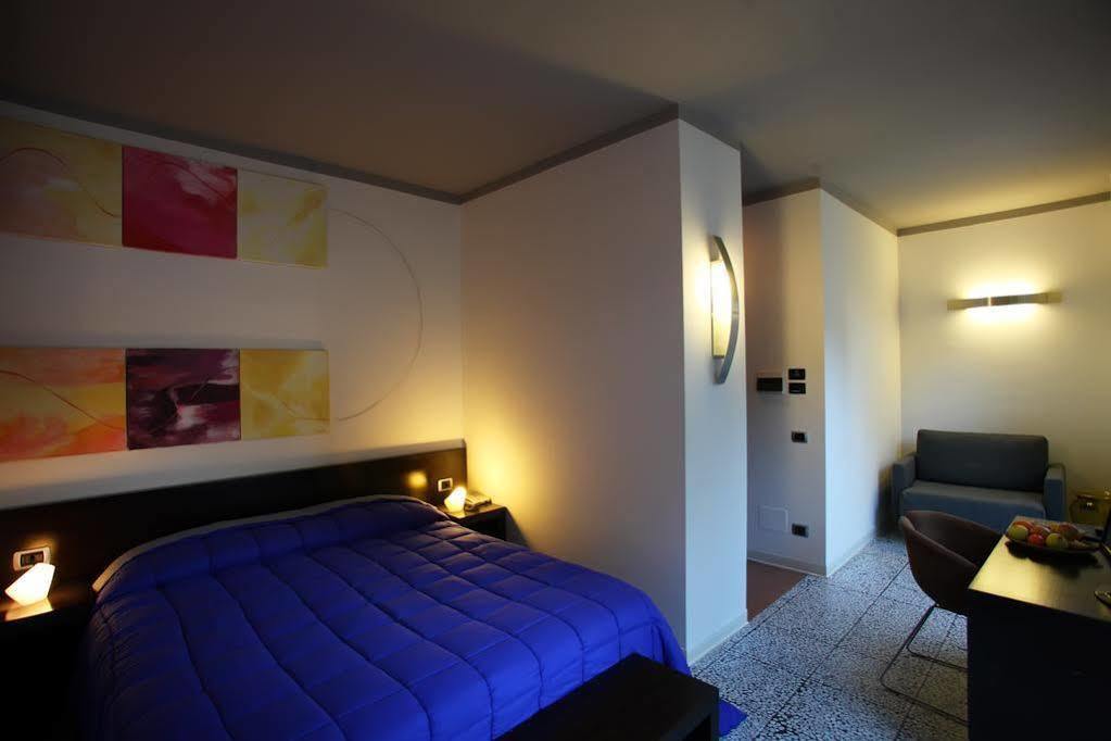 Hotel Zeffiro Сабаудиа Екстериор снимка