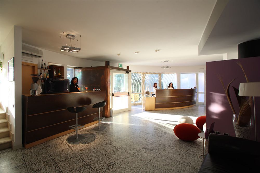 Hotel Zeffiro Сабаудиа Екстериор снимка